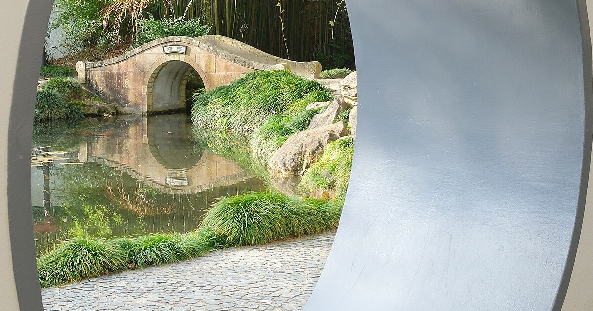 Moon gate